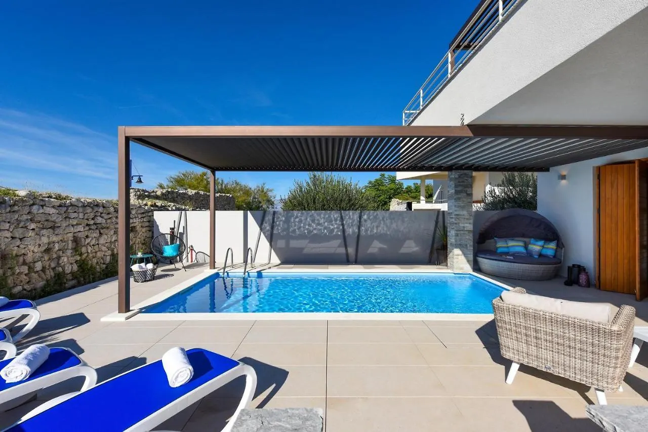 Villa La Thalia Nin