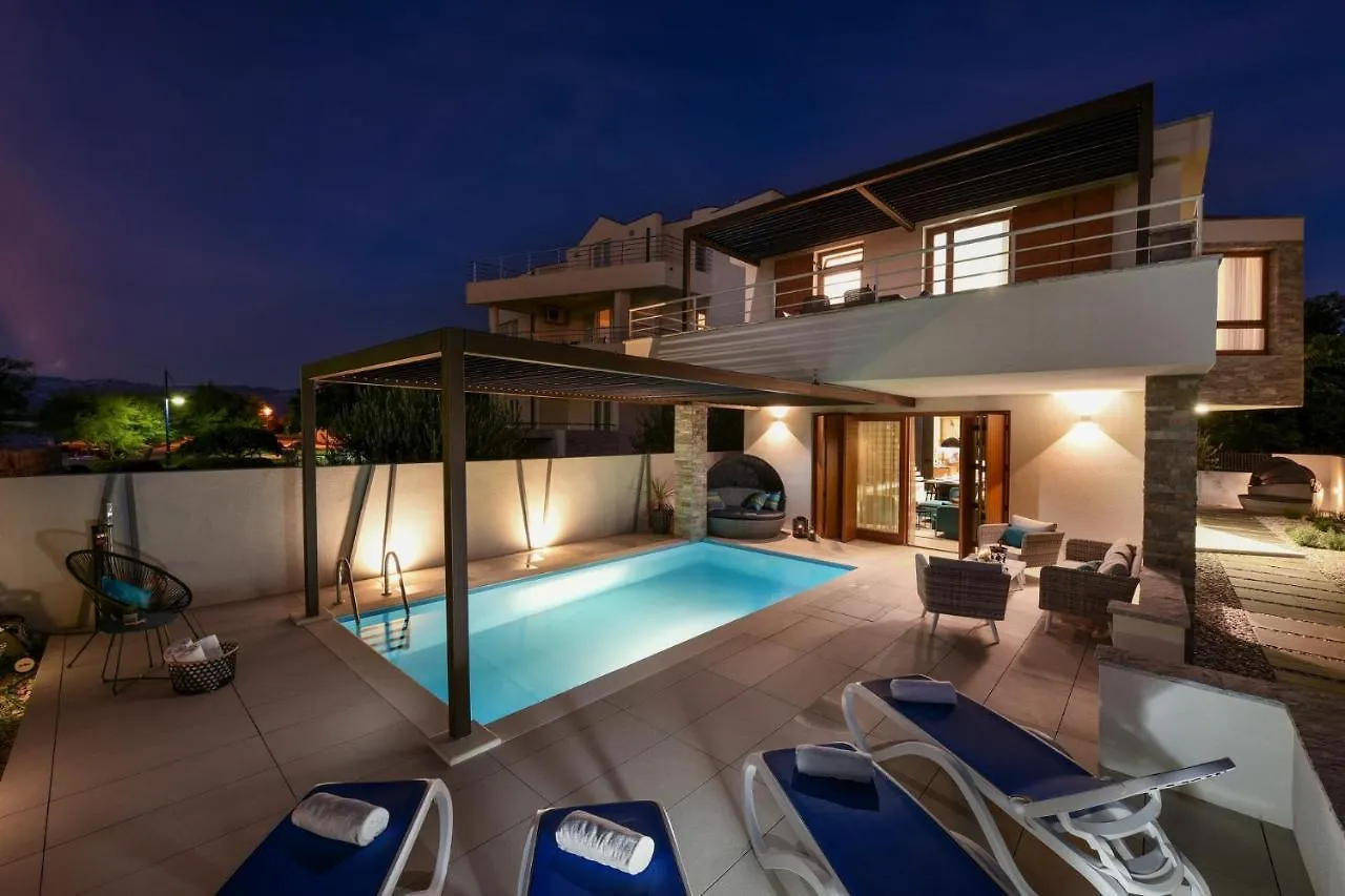 Villa La Thalia Nin 0*,